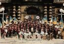 1986 - Harmonie, Batterie-Fanfare et Les Amienoises devant la Mairie d'Amiens